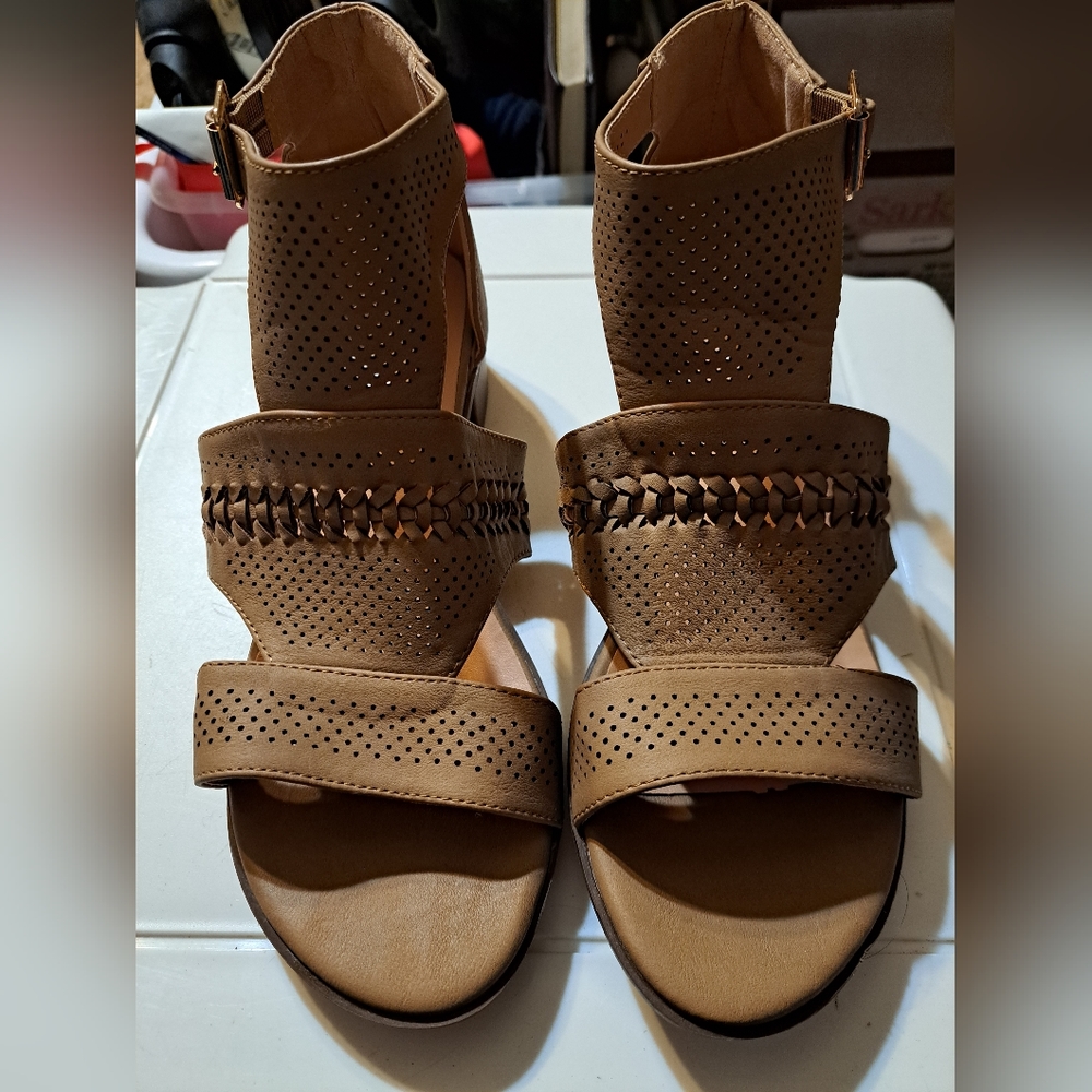 Sandles